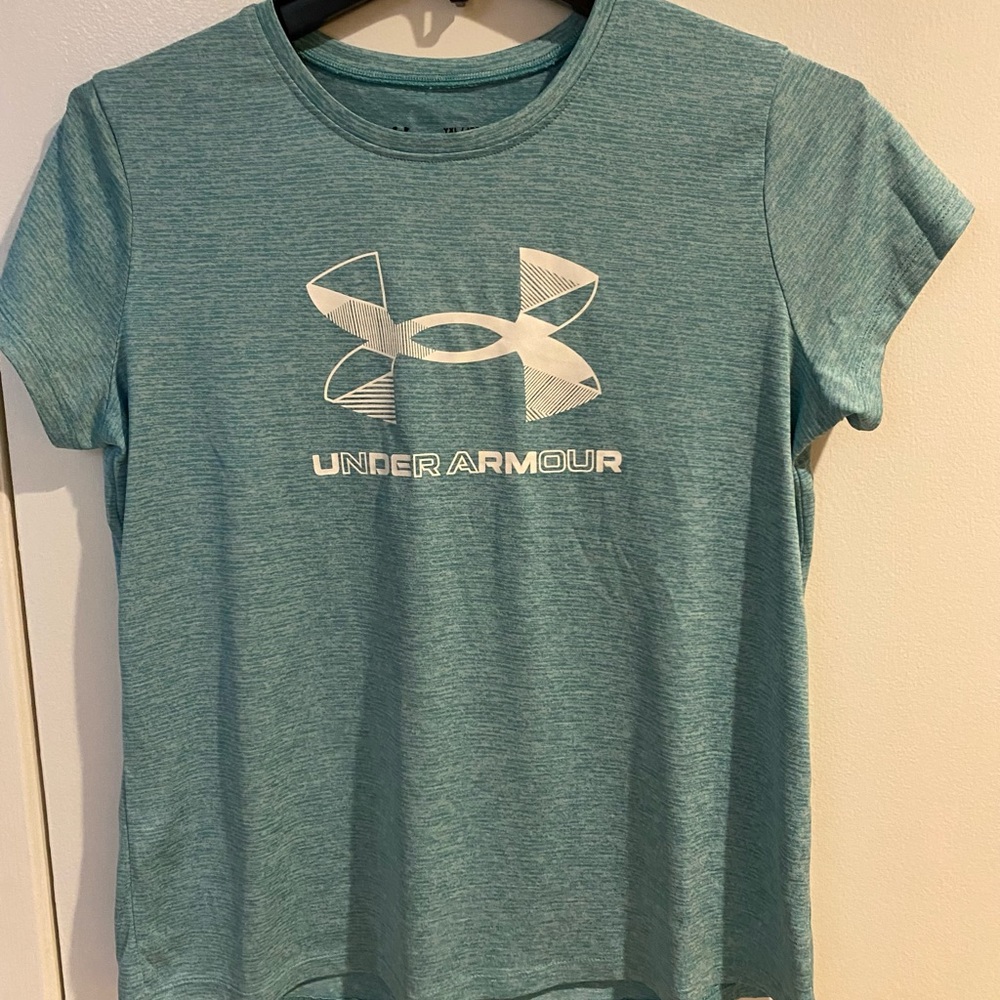 Underarmour girls performance tee